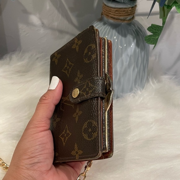 Authentic Louis Vuitton Kisslock Wallet On A Chain | MI1010 - Picture 14 of 16